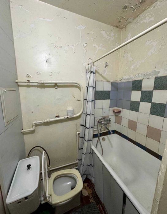 Чиланзар 7 квартал , новза-спорт товары , продается 1-ком квартира