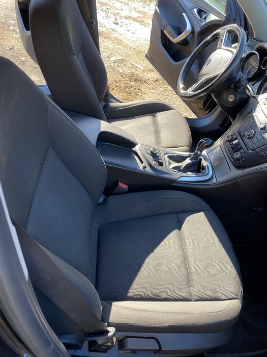 Vând Opel insignia Sports Tourer 2012