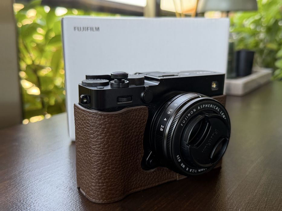 фотоапарат Fujifilm X-E5 + два обектива