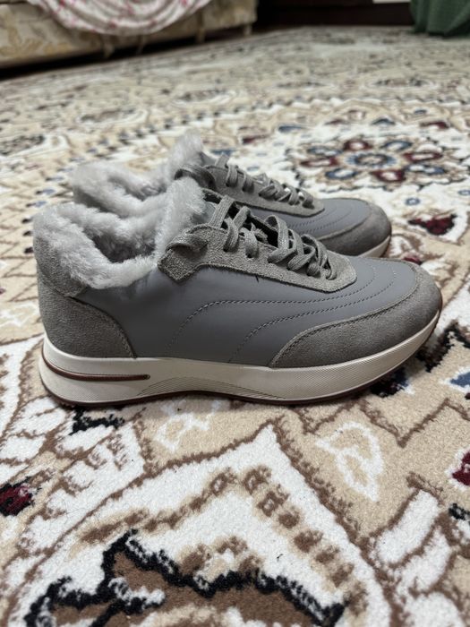 Зимние кроссовки размер 39