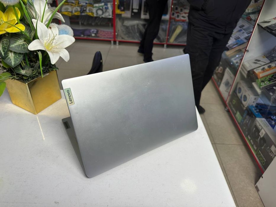 Lenovo office noutbuk N4500 4/256SSD holati ideal