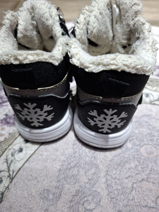 Продаются тёплые ботиночки 25 размер