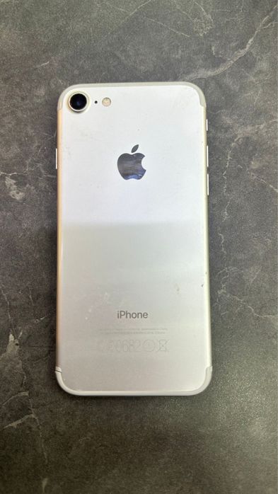 Продам Iphone 7 Silver