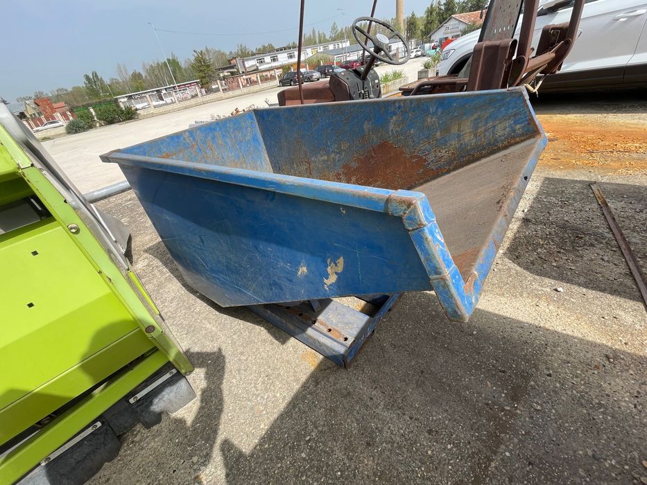 Саморазтоварващ контейнер за строителни отпадъци