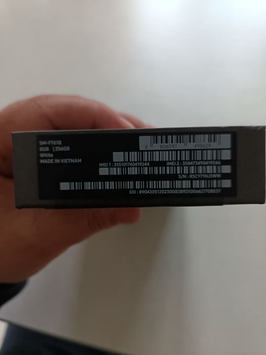 Vând Samsung Galaxy Z Flip7 Fe 8GB /256GB Alb Nou în cutie sigilat