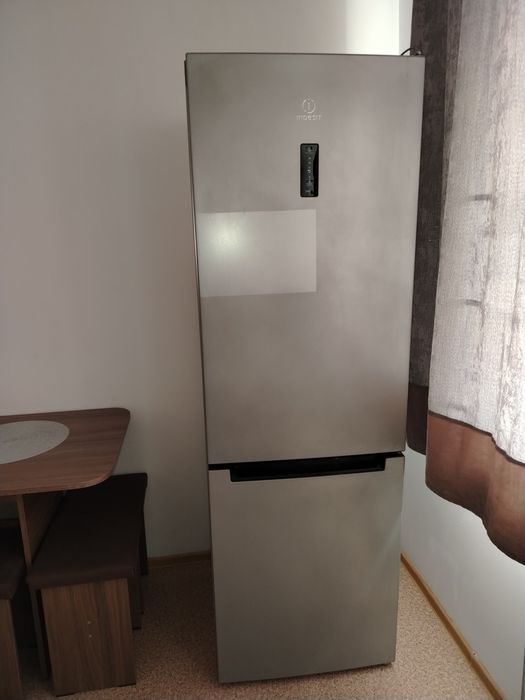 Холодильник indesit