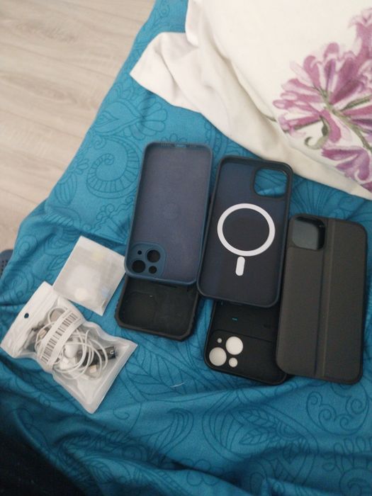 Vând accesorii de  iPhone 14 normal