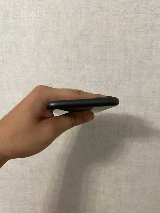 Iphone 11    64  GB Sotiladi