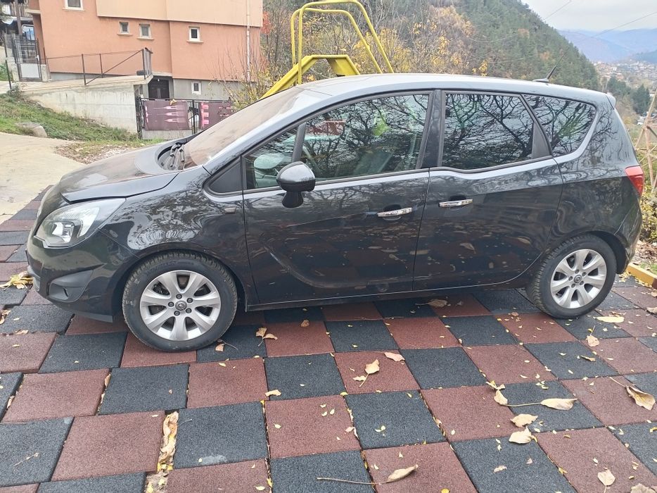 Опел Мерива б на части