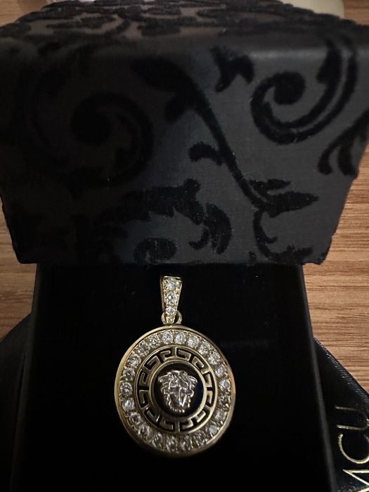 Златна Висулка “Versace”