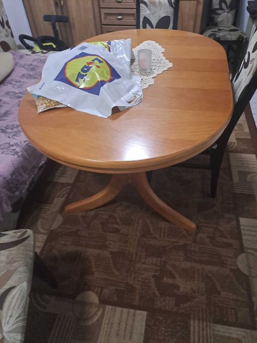 Мебли от масивно дърво