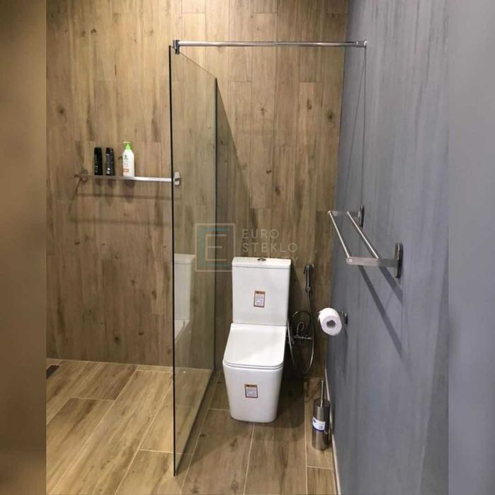 Стеклянная дверь в душевую душевой