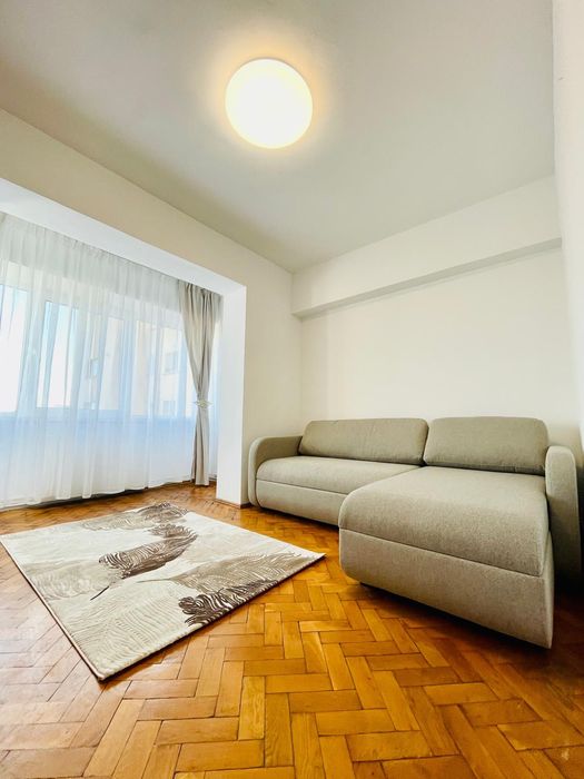 Apartament trei camere,de închiriat Centrul Civic