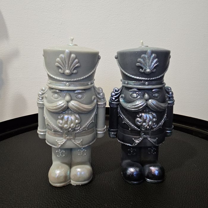 Set Cadou, Doua Lumanari Decorative de Craciun, Spargatorul de nuci