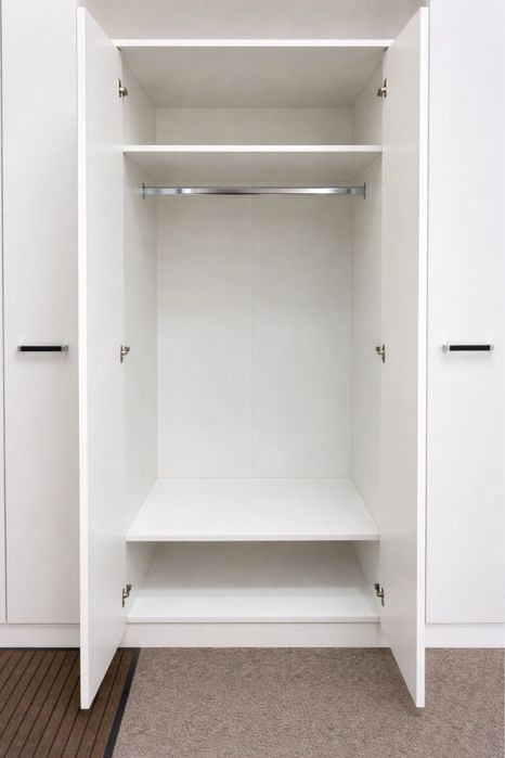 белые шкафы длинные