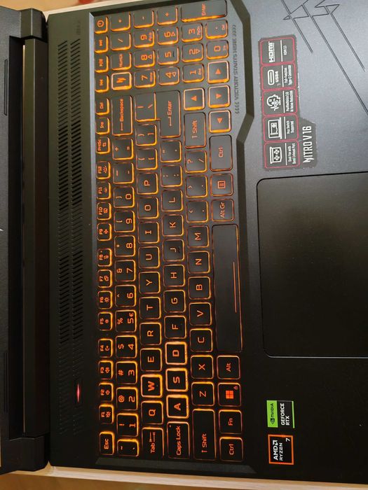 Laptop Gaming ACER Nitro V16, AMD Ryzen 7 8845HS, RTX 4060 8GB, garantie 08.2027