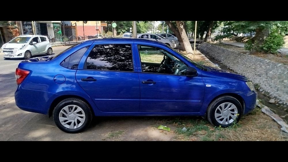 Lada Granta avto