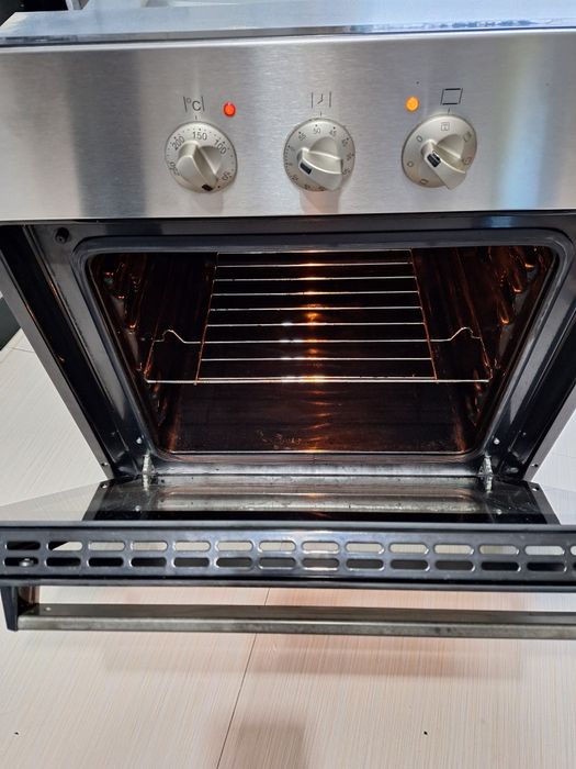 Vînd cuptor electric