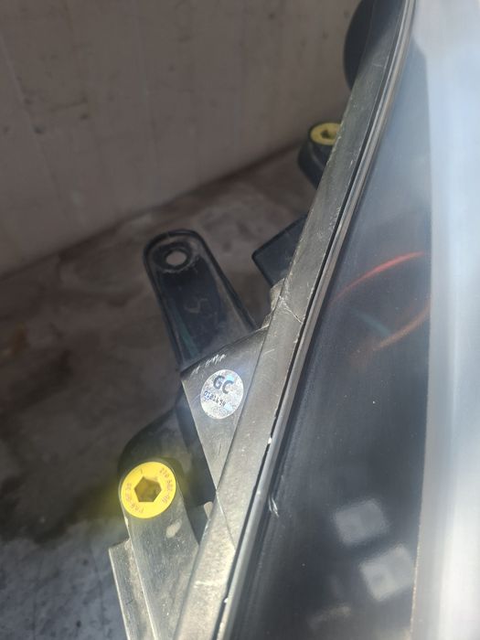 ФОРД Галакси Продавам фарове за Форд галакси след 2006г не са ксеноно