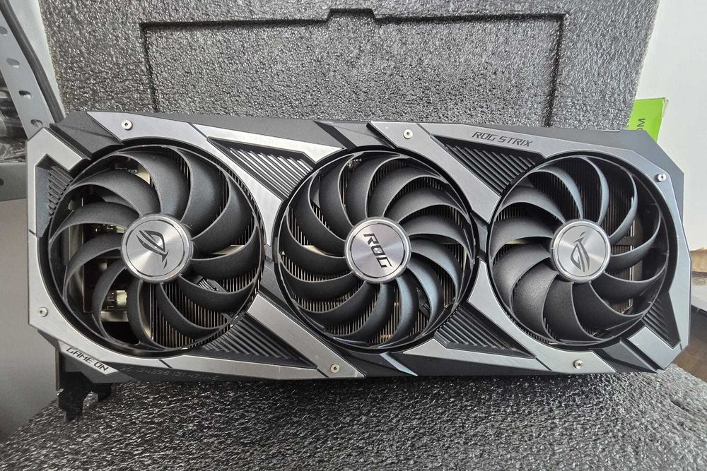 Placă Video ASUS ROG STRIX GeForce RTX 3070 8GB – Ca Nouă!