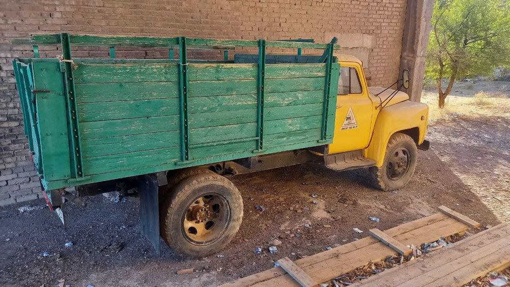 ГАЗ-52 сотилади, холати урта.