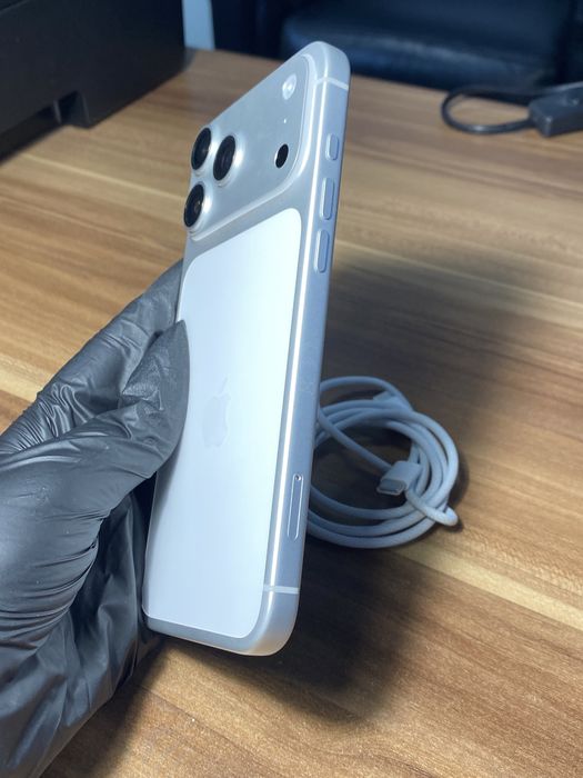 iPhone 17 Pro Max • 256 GB • Silver