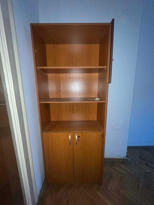 Библиотека със шкаф