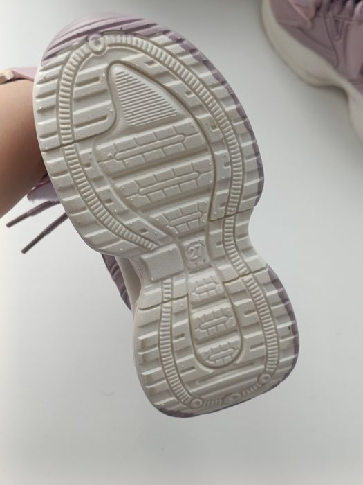 Новые кроссовки для девочки