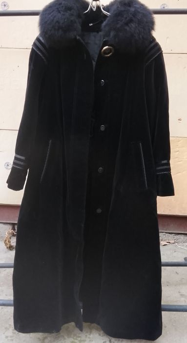 Плащ - пальто велюровый, воротник ламы, в отличном состоянии, размер 4