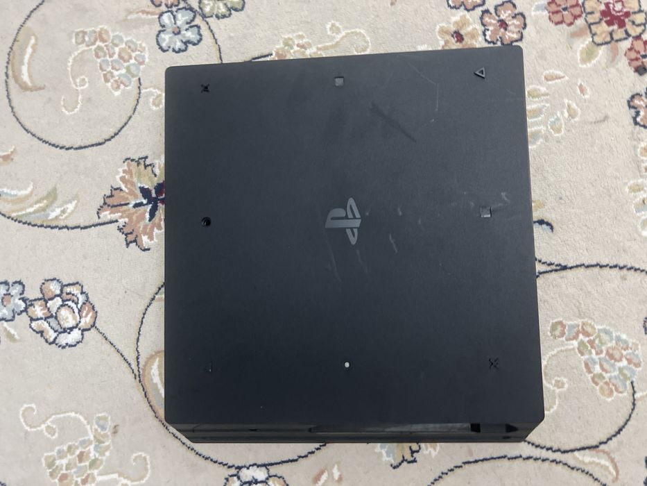 Ps 4 pro  два джестика имеется