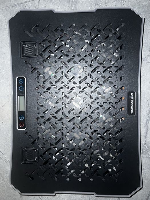 Мощный ICECOOREL с 12 вентиляторами