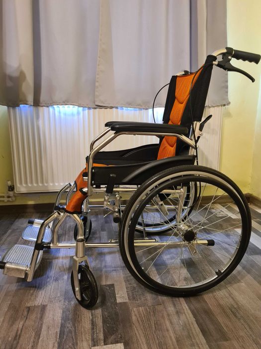 Scaun cu rotile pliabil