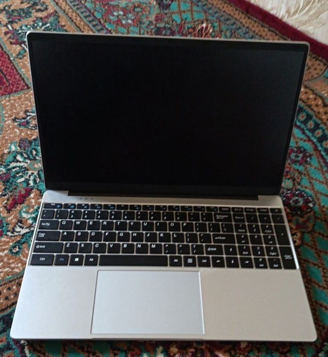 Ноутбук сотилади