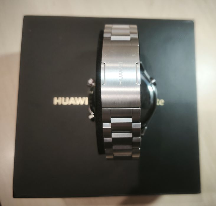 HUAWEI WATCH Ultimate
Аморфен метал1 | Професионален спорт | 100м гмур