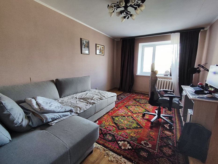 Қолдан тоқылған кілем