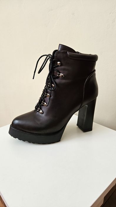 Продам ботильоны женские