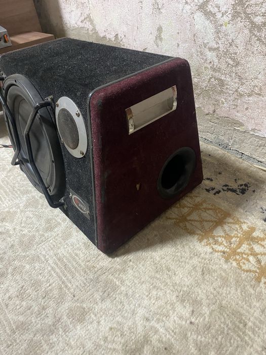 продам сабвуфер с усилителем