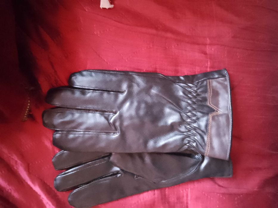 Продавам дамски и мъжки кожени ръкавици