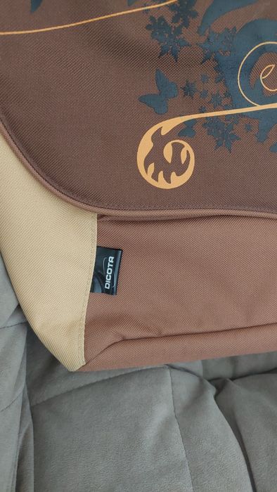 Чанта за лаптоп на Dicota и подарък Gabol.