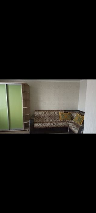 Диван угловой и кресло.