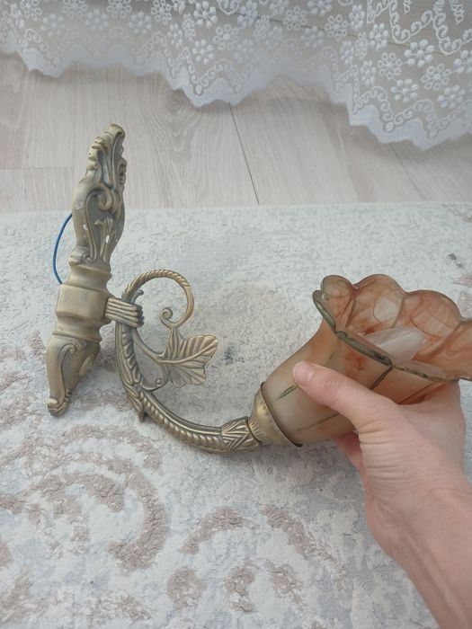 Продам люстру однорожковую