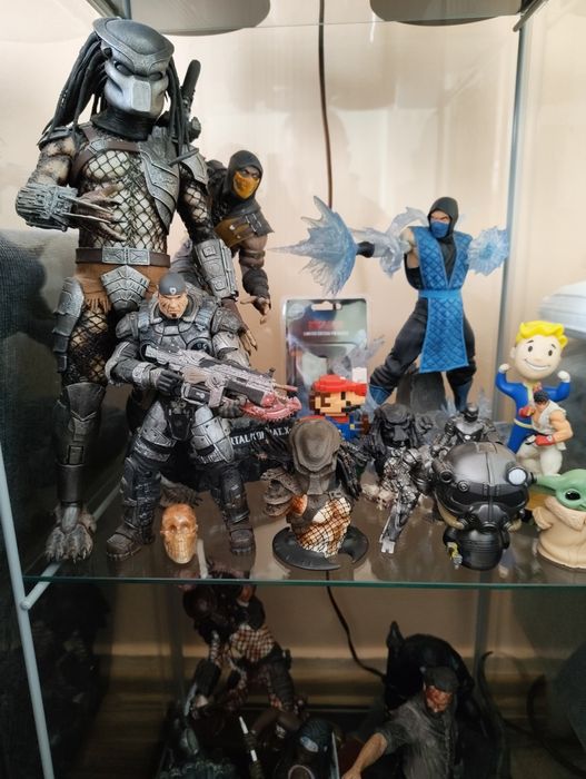 Продавам колекционерски фигури.