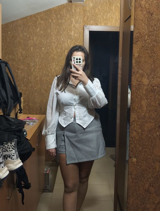 Бяла риза с широки ръкави