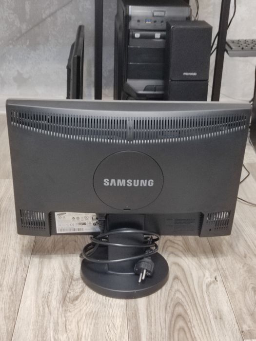 Монитор SAMSUNG.