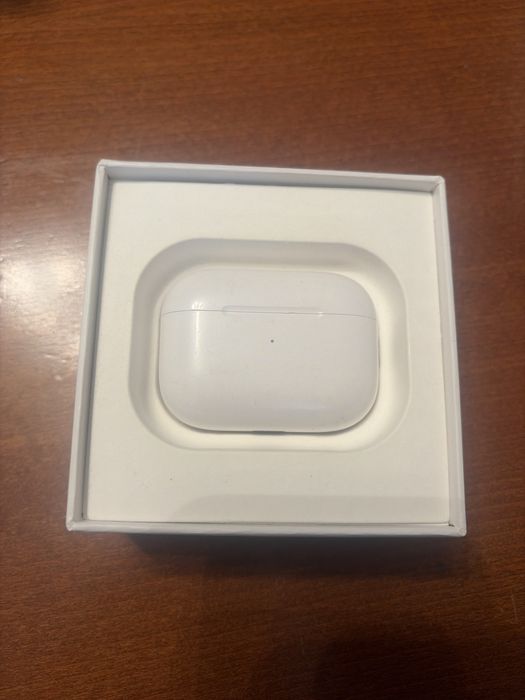 Чисто нови AirPods Pro