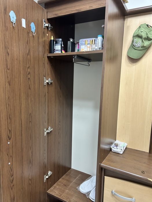 Продам прихажей шкаф
