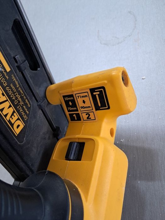 Такер Dewalt dsn692