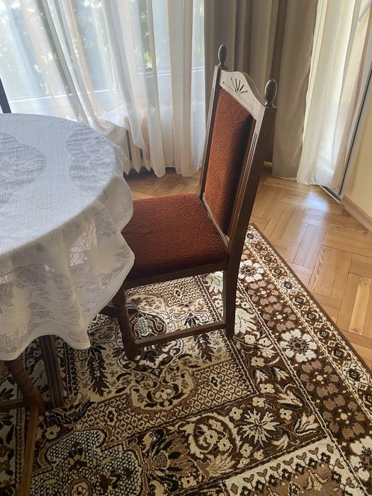 Трапезни столове