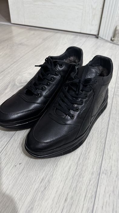 Продам мужские зимние ботинки из натуральной кожи