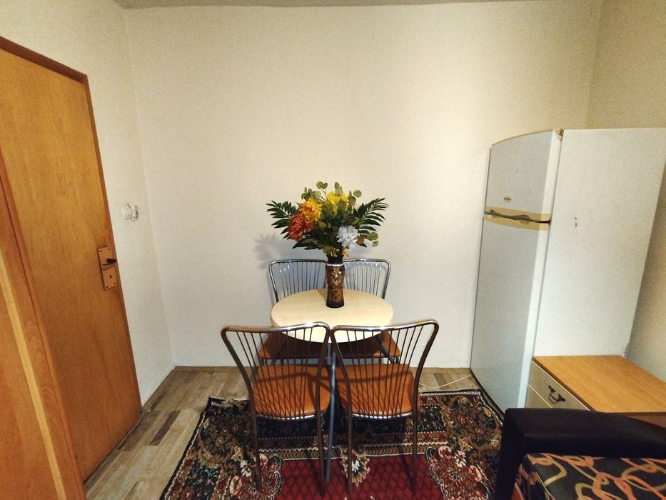 Inchiriez o camera la casa